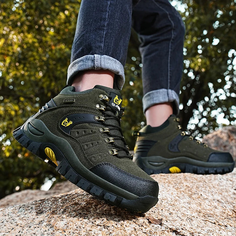2025 Plus Size Couples Outdoor Mountain Desert Climbing shoes Men Women Ankle Hiking Boots Fashion Classic Trekking Footwear